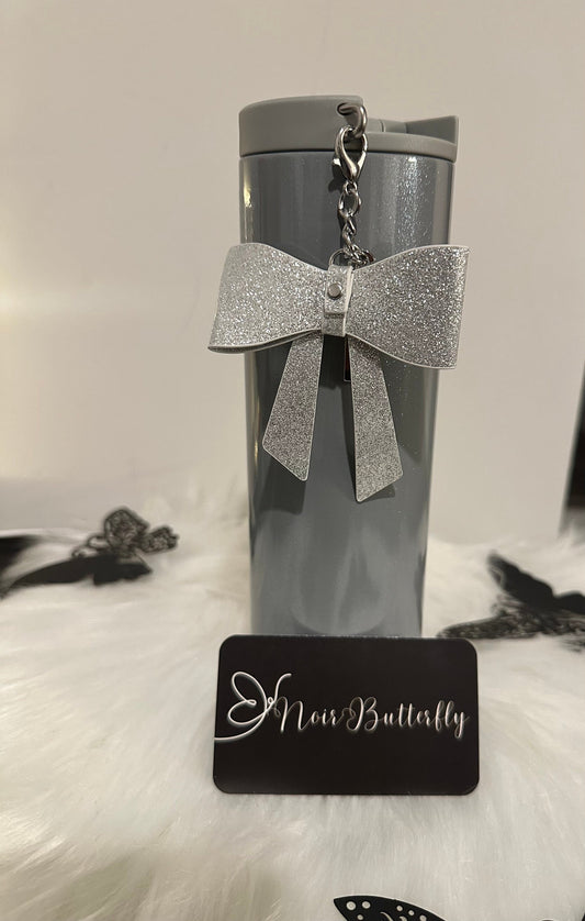 Collection de Noël 2023 AUTHENTIQUE NOUVEAU STARBUCKS Gobelet chauffant en acier inoxydable argenté avec porte-clés amovible en forme de nœud *** Édition limitée ***